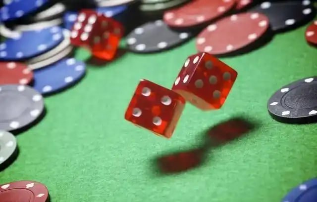 gta5 live Dragon Tiger table with dealer and real cards